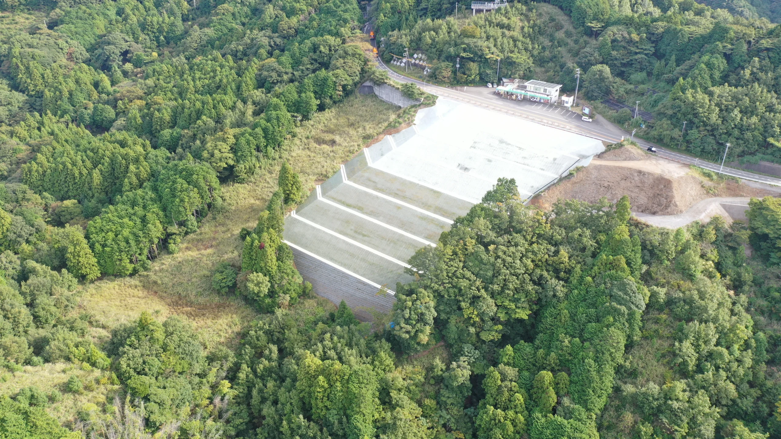 （国）136号2年道路災害復旧工事2年災査定第29号（盛土工）